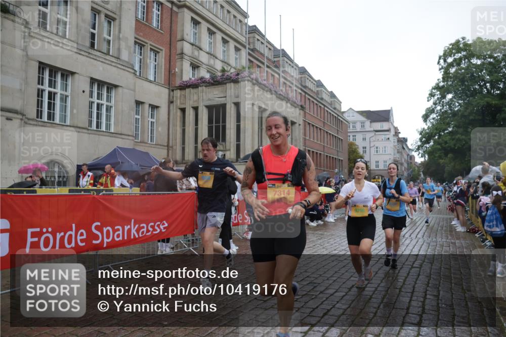 13.09.2026 - Kiel Lauf Yannick Fuchs http://msf.ph/oto/10419176 13.09.2026 10:51:23 Ziel 238, 240, 251, 260, 680, 901, 2672, 2803, 3029, 3751, 3879, 4040, 4205, 4271, 4619, 5525, 6663, 6865, 6948, 7043, 7914, 9030, 9699, 9742, 9834, 9951, 10459, 10474, 10617, 11171, 12019, 12237, 12300, 12644, 386, 638, 1442, 1758, 2247, 2578, 2730, 2772, 3873, 4106, 4258, 4259, 4271, 4273, 4354, 4745, 5992, 5999, 6293, 6557, 7013, 7314, 7469, 8215, 8464, 9007, 9092, 9508, 9689, 9798, 11454, 101, 201, 310, 1754, 2393, 2468, 3013, 4084, 5174, 7141, 715 meine-sportfotos.de