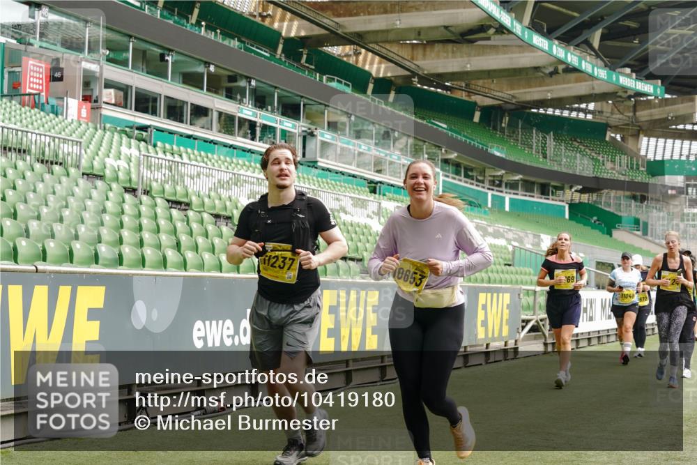 13.09.2026 - 21. swb-Marathon Bremen Michael Burmester http://msf.ph/oto/10419180 13.09.2026 10:43:30 Laufen im Stadion 10002, 10004, 10005, 10148, 10271, 10295, 10303, 10325, 10330, 10335, 10361, 10362, 10395, 10396, 10402, 10459, 10474, 10490, 10491, 10513, 10557, 10572, 10605, 10606, 10629, 10665, 10752, 10756, 10773, 10779, 10784, 10805, 10854, 10880, 10882, 10899, 10900, 10997, 10999, 11026, 11027, 11041, 11078, 11084, 11085, 11090, 11097, 11098, 11140, 11173, 11192, 11217, 11233, 11264, 11274, 11307, 11333, 11337, 11355, 11408, 11448, 11456, 11461, 11482 meine-sportfotos.de