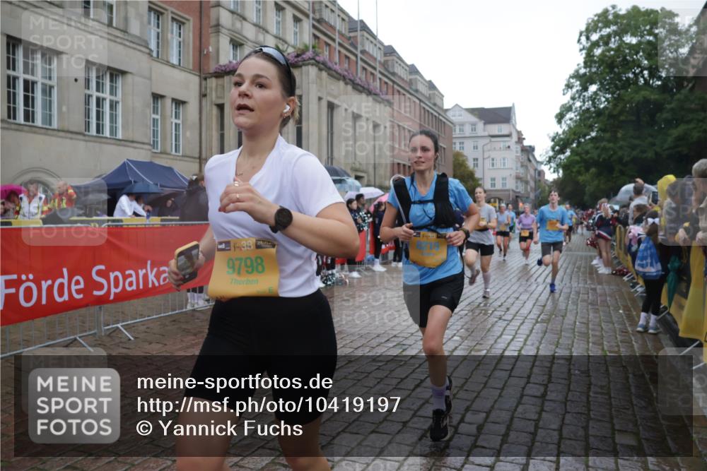 13.09.2026 - Kiel Lauf Yannick Fuchs http://msf.ph/oto/10419197 13.09.2026 10:51:24 Ziel 238, 240, 251, 260, 680, 901, 2035, 2672, 2803, 3029, 3751, 3879, 4040, 4205, 4619, 5525, 5735, 6663, 6865, 6948, 7043, 7914, 9030, 9699, 9742, 9834, 9951, 10459, 10474, 10617, 11171, 12019, 12237, 12300, 12644, 386, 638, 1442, 1758, 2247, 2672, 2730, 2772, 3873, 4106, 4258, 4259, 4271, 4273, 4354, 4745, 5525, 5992, 5999, 6293, 6557, 6948, 7013, 7314, 7469, 8215, 8464, 9007, 9092, 9508, 9689, 9798, 11454, 101, 201, 310, 1754, 2393, 2468, 3013, 4084, 5174, 7141, 715 meine-sportfotos.de