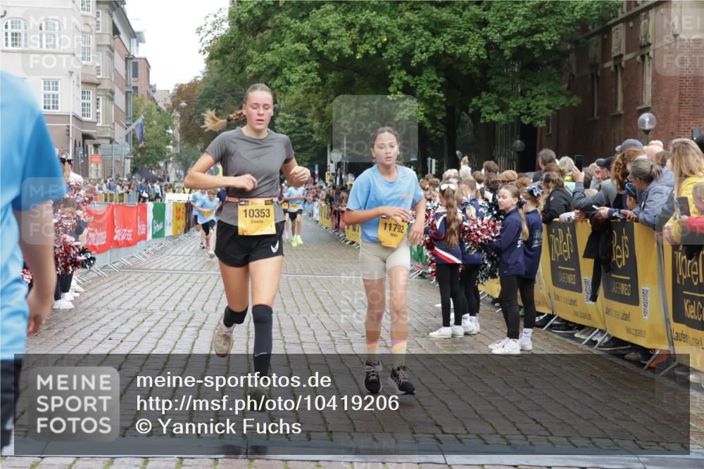 13.09.2026 - Kiel Lauf Yannick Fuchs http://msf.ph/oto/10419206 13.09.2026 09:40:44 Ziel 420, 3552, 6563, 7131, 7730, 10353, 11750, 11792, 12225, 1081, 2284, 2546, 2695, 2847, 3694, 3724, 4987, 7239, 9734, 10413, 10418, 10825, 10971, 11410, 12715, 1630, 1787, 3883, 5039, 6299, 8389, 8493, 8636, 9578, 9726, 10202, 1120, 2546, 3416, 5081, 5946, 12715 meine-sportfotos.de