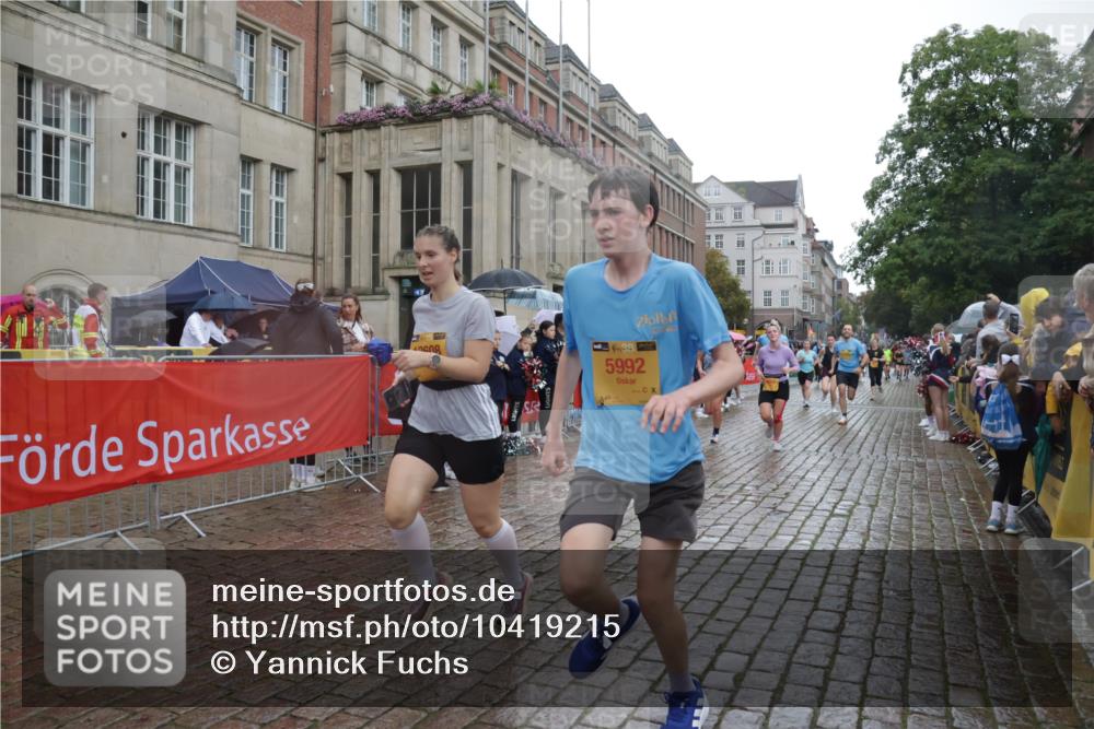 13.09.2026 - Kiel Lauf Yannick Fuchs http://msf.ph/oto/10419215 13.09.2026 10:51:25 Ziel 238, 240, 251, 260, 680, 901, 2035, 2803, 3029, 3751, 3879, 4040, 4205, 4619, 5735, 6663, 6865, 7043, 7914, 8373, 9030, 9699, 9742, 9834, 9951, 9970, 10459, 10474, 10617, 11171, 12019, 12237, 12300, 12420, 12644, 260, 386, 638, 1442, 1758, 2247, 2672, 2730, 2772, 3873, 4106, 4258, 4259, 4271, 4273, 4354, 4745, 5525, 5992, 5999, 6293, 6557, 6948, 7013, 7469, 8215, 8464, 9007, 9092, 9689, 11454, 101, 201, 310, 1754, 2393, 2468, 3013, 4084, 5174, 7141, 715 meine-sportfotos.de