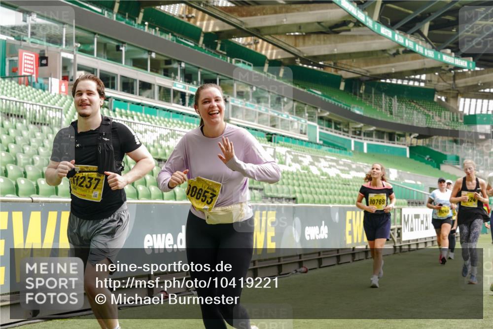 13.09.2026 - 21. swb-Marathon Bremen Michael Burmester http://msf.ph/oto/10419221 13.09.2026 10:43:30 Laufen im Stadion 10002, 10004, 10005, 10148, 10271, 10295, 10303, 10325, 10330, 10335, 10361, 10362, 10395, 10396, 10402, 10459, 10474, 10490, 10491, 10513, 10557, 10572, 10605, 10606, 10629, 10665, 10752, 10756, 10773, 10779, 10784, 10805, 10854, 10880, 10882, 10899, 10900, 10997, 10999, 11026, 11027, 11041, 11078, 11084, 11085, 11090, 11097, 11098, 11140, 11173, 11192, 11217, 11233, 11264, 11274, 11307, 11333, 11337, 11355, 11408, 11448, 11456, 11461, 11482 meine-sportfotos.de
