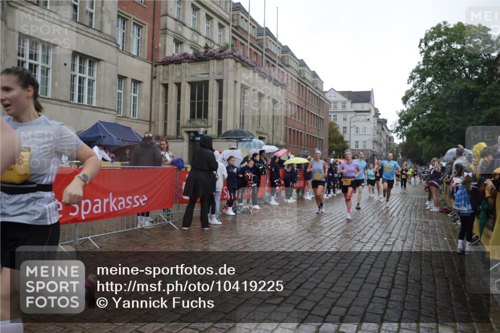 13.09.2026 - Kiel Lauf Yannick Fuchs http://msf.ph/oto/10419225 13.09.2026 10:51:26 Ziel 238, 240, 251, 680, 901, 1804, 2035, 2803, 3029, 3751, 3879, 4040, 4205, 4619, 4939, 5735, 6663, 6865, 7043, 7914, 8373, 9030, 9699, 9834, 9951, 9970, 10459, 10474, 10617, 11171, 12019, 12237, 12300, 12420, 12644, 251, 260, 386, 638, 1442, 1758, 2247, 2672, 2730, 2772, 3873, 4106, 4258, 4259, 4271, 4273, 4354, 4745, 5525, 5992, 5999, 6293, 6557, 6948, 7013, 7469, 8464, 9007, 9092, 9689, 11454, 101, 201, 310, 1754, 2393, 2468, 3013, 4084, 5174, 7141, 715 meine-sportfotos.de