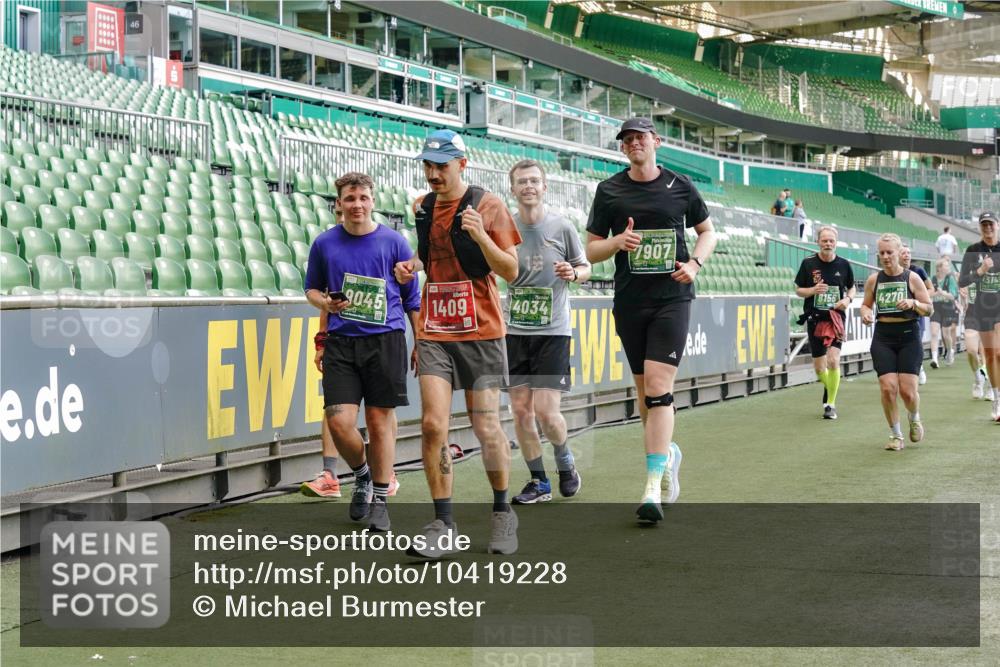 13.09.2026 - 21. swb-Marathon Bremen Michael Burmester http://msf.ph/oto/10419228 13.09.2026 13:20:56 Laufen im Stadion 258, 423, 441, 464, 601, 620, 704, 782, 1060, 1066, 1094, 1129, 1156, 1158, 1177, 1316, 1409, 1439, 1446, 1518, 1676, 1697, 1756, 1808, 1815, 1846, 1916, 2010, 2028, 2064, 2139, 2201, 2258, 2278, 2349, 2394, 2395, 2414, 2417, 2437, 2501, 2519, 2533, 2551, 2588, 2626, 2694, 2695, 2702, 2722, 2736, 2756, 2793, 2828, 2886, 2954, 2995, 3004, 3010, 3017, 3018, 3022, 3034, 3035, 3036, 3037, 3059, 3070, 3074, 3102, 3116, 3139, 3144, 3225, 3243, 3263, 3264, 3310, 3315 meine-sportfotos.de