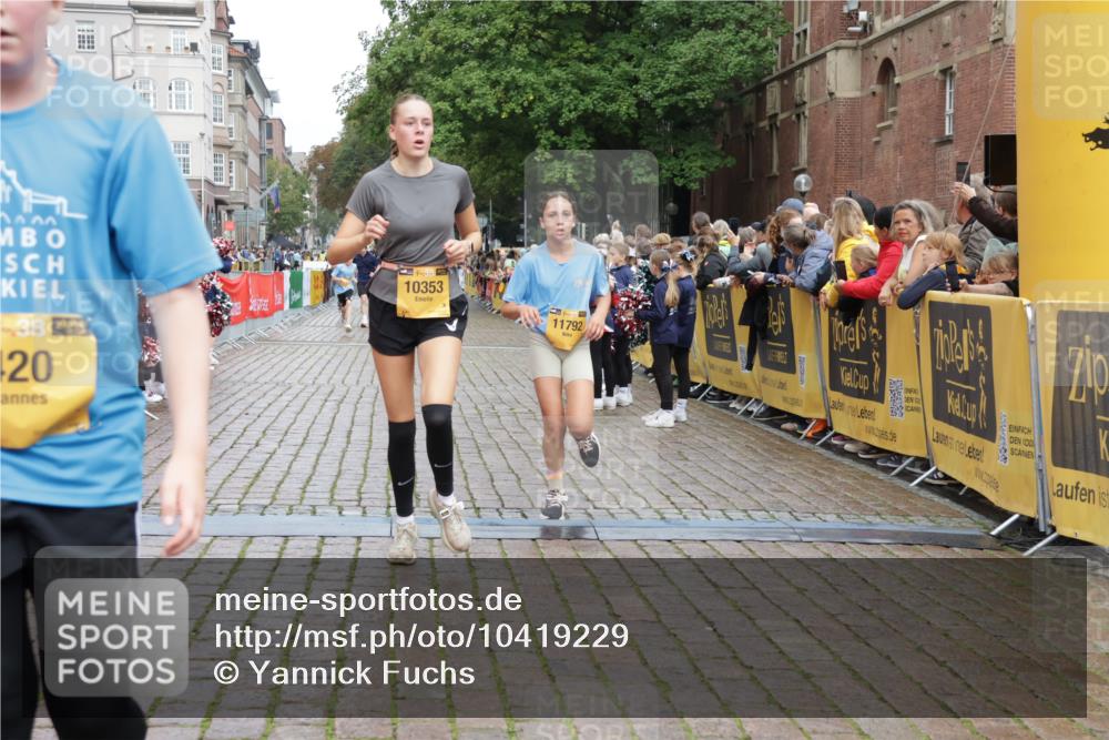 13.09.2026 - Kiel Lauf Yannick Fuchs http://msf.ph/oto/10419229 13.09.2026 09:40:45 Ziel 420, 3552, 6563, 7131, 7730, 9578, 10353, 11750, 11792, 12225, 1081, 2284, 2546, 2695, 2847, 3694, 3724, 4987, 7239, 9734, 10413, 10418, 10825, 10971, 11410, 11750, 1630, 1787, 3883, 5039, 6299, 8389, 8493, 8636, 9726, 10202, 1120, 2546, 5081, 10413, 10825, 12715 meine-sportfotos.de