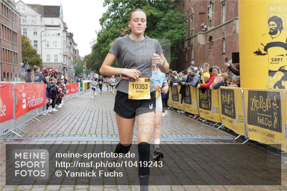 13.09.2026 - Kiel Lauf Yannick Fuchs http://msf.ph/oto/10419243 13.09.2026 09:40:46 Ziel 420, 1630, 3552, 6563, 7131, 7730, 9578, 10353, 11792, 12225, 1081, 2284, 2546, 2695, 2847, 3694, 3724, 4987, 7239, 9734, 10413, 10418, 10825, 10971, 11410, 11750, 1787, 3883, 4137, 5039, 6299, 8389, 8493, 8636, 9726, 10202, 1120, 2546, 5081, 10413, 10825, 11410, 12715 meine-sportfotos.de