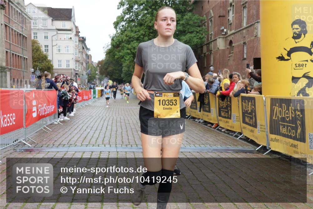13.09.2026 - Kiel Lauf Yannick Fuchs http://msf.ph/oto/10419245 13.09.2026 09:40:46 Ziel 420, 1630, 3552, 6563, 7131, 7730, 9578, 10353, 11792, 12225, 1081, 2284, 2546, 2695, 2847, 3694, 3724, 4987, 7239, 9734, 10413, 10418, 10825, 10971, 11410, 11750, 1787, 3883, 4137, 5039, 6299, 8389, 8493, 8636, 9726, 10202, 1120, 2546, 5081, 10413, 10825, 11410, 12715 meine-sportfotos.de
