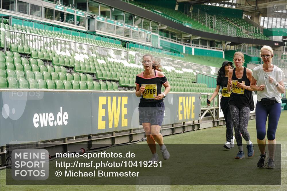13.09.2026 - 21. swb-Marathon Bremen Michael Burmester http://msf.ph/oto/10419251 13.09.2026 10:43:32 Laufen im Stadion 10002, 10004, 10005, 10148, 10271, 10295, 10303, 10325, 10330, 10335, 10361, 10362, 10395, 10396, 10402, 10459, 10474, 10490, 10491, 10513, 10557, 10572, 10605, 10606, 10629, 10665, 10752, 10756, 10773, 10779, 10784, 10805, 10854, 10880, 10882, 10899, 10900, 10997, 10999, 11026, 11027, 11041, 11078, 11084, 11085, 11090, 11097, 11098, 11140, 11173, 11192, 11217, 11233, 11264, 11274, 11307, 11333, 11337, 11355, 11408, 11448, 11456, 11461, 11482 meine-sportfotos.de