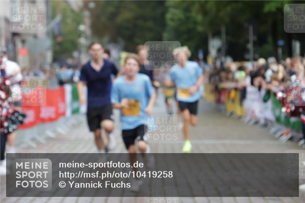 13.09.2026 - Kiel Lauf Yannick Fuchs http://msf.ph/oto/10419258 13.09.2026 09:40:49 Ziel 420, 1630, 3552, 6299, 8493, 8636, 9578, 9726, 10353, 11792, 12225, 1081, 2284, 2695, 2847, 3552, 3694, 3724, 4987, 6563, 7131, 7239, 7730, 9734, 10418, 10971, 11410, 11750, 1593, 1787, 3883, 4137, 5039, 8389, 10202, 2546, 3724, 5081, 10413, 10418, 10825, 11410, 12715 meine-sportfotos.de