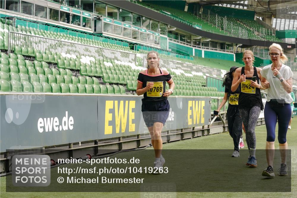 13.09.2026 - 21. swb-Marathon Bremen Michael Burmester http://msf.ph/oto/10419263 13.09.2026 10:43:32 Laufen im Stadion 10002, 10004, 10005, 10148, 10271, 10295, 10303, 10325, 10330, 10335, 10361, 10362, 10395, 10396, 10402, 10459, 10474, 10490, 10491, 10513, 10557, 10572, 10605, 10606, 10629, 10665, 10752, 10756, 10773, 10779, 10784, 10805, 10854, 10880, 10882, 10899, 10900, 10997, 10999, 11026, 11027, 11041, 11078, 11084, 11085, 11090, 11097, 11098, 11140, 11173, 11192, 11217, 11233, 11264, 11274, 11307, 11333, 11337, 11355, 11408, 11448, 11456, 11461, 11482 meine-sportfotos.de