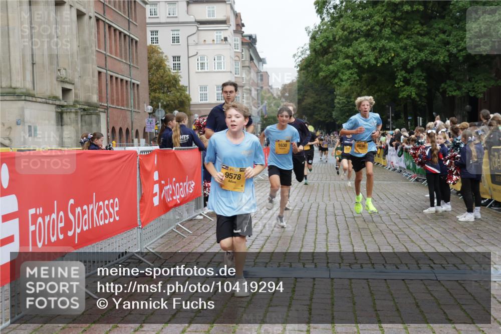 13.09.2026 - Kiel Lauf Yannick Fuchs http://msf.ph/oto/10419294 13.09.2026 09:40:52 Ziel 420, 1630, 1787, 5039, 6299, 8493, 8636, 9578, 9726, 10353, 11792, 420, 1081, 2284, 2695, 2847, 3552, 3694, 3724, 4987, 6563, 7131, 7239, 7730, 9734, 10418, 10971, 11750, 12225, 1593, 3883, 4137, 8389, 9608, 10202, 10974, 2546, 3724, 4987, 9734, 10413, 10418, 10825, 10971, 11410 meine-sportfotos.de