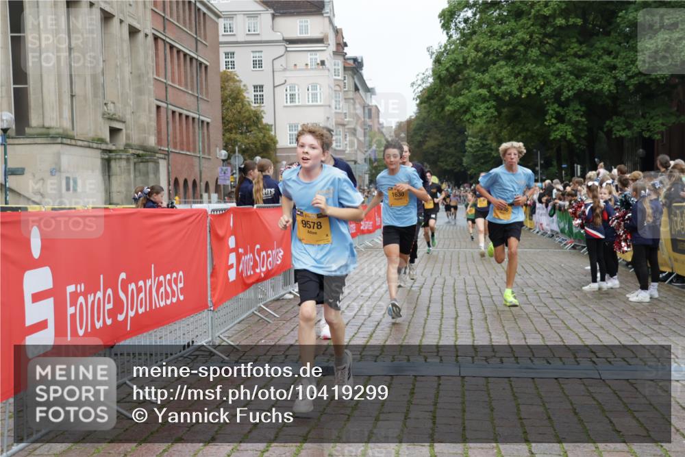 13.09.2026 - Kiel Lauf Yannick Fuchs http://msf.ph/oto/10419299 13.09.2026 09:40:52 Ziel 420, 1630, 1787, 5039, 6299, 8493, 8636, 9578, 9726, 10353, 11792, 420, 1081, 2284, 2695, 2847, 3552, 3694, 3724, 4987, 6563, 7131, 7239, 7730, 9734, 10418, 10971, 11750, 12225, 1593, 3883, 4137, 8389, 9608, 10202, 10974, 2546, 3724, 4987, 9734, 10413, 10418, 10825, 10971, 11410 meine-sportfotos.de