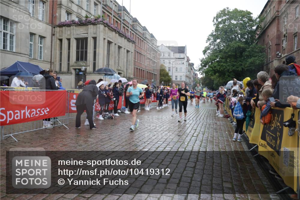 13.09.2026 - Kiel Lauf Yannick Fuchs http://msf.ph/oto/10419312 13.09.2026 10:51:30 Ziel 101, 240, 901, 1804, 1890, 2035, 2519, 2690, 2803, 3029, 3440, 3751, 3879, 4040, 4205, 4613, 4619, 4646, 4939, 5441, 5735, 6663, 6928, 7043, 7914, 8373, 9030, 9699, 9951, 9970, 10384, 10440, 10459, 10474, 10617, 11079, 11171, 12019, 12300, 12420, 238, 251, 260, 386, 638, 680, 1442, 1758, 2247, 2672, 2730, 3873, 4106, 4205, 4258, 4259, 4271, 4273, 4354, 4745, 5525, 5999, 6293, 6557, 6865, 6948, 7013, 7469, 8464, 9007, 201, 310, 1754, 2393, 2468, 3013, 4084, 5174, 7141 meine-sportfotos.de