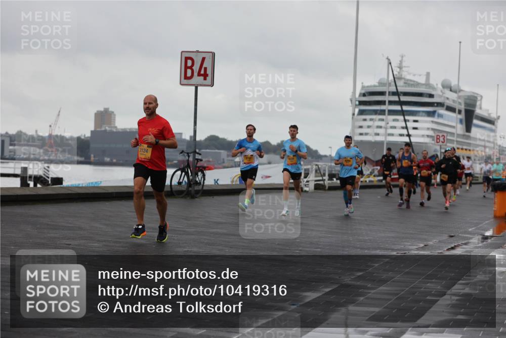 13.09.2026 - Kiel Lauf Andreas Tolksdorf http://msf.ph/oto/10419316 13.09.2026 10:57:23 Kiellinie 2124, 4, 3157, 2231, 3 meine-sportfotos.de