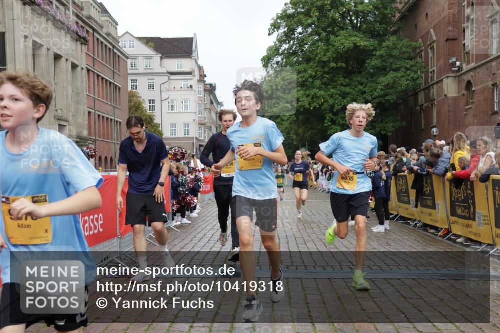13.09.2026 - Kiel Lauf Yannick Fuchs http://msf.ph/oto/10419318 13.09.2026 09:40:53 Ziel 1630, 1787, 5039, 6299, 8493, 8636, 9578, 9726, 10353, 11792, 420, 1081, 2284, 2695, 2847, 3552, 3694, 4987, 6563, 7131, 7239, 7730, 9734, 10353, 10971, 11750, 12225, 1593, 3883, 4137, 8389, 9608, 10202, 10299, 10974, 2284, 2546, 3724, 4987, 9734, 10413, 10418, 10825, 10971, 11410 meine-sportfotos.de