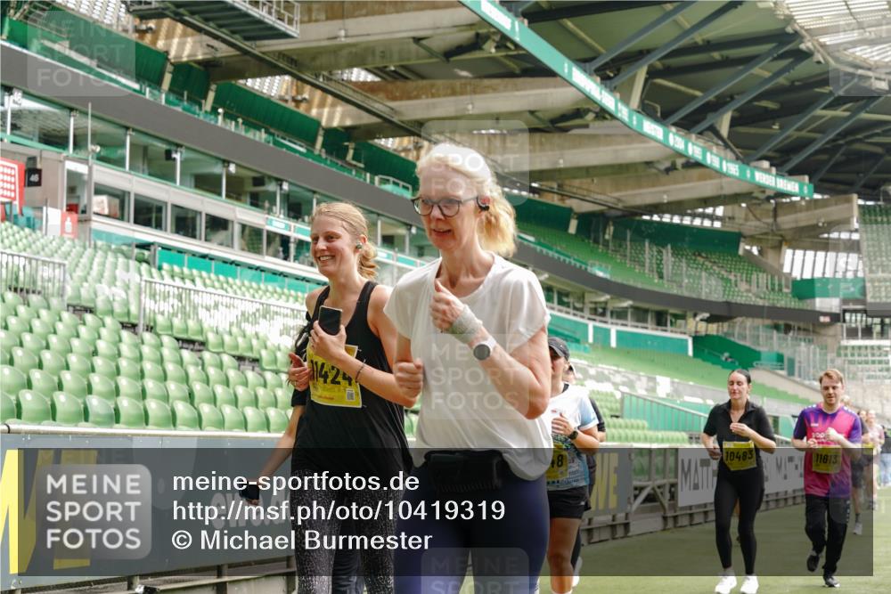 13.09.2026 - 21. swb-Marathon Bremen Michael Burmester http://msf.ph/oto/10419319 13.09.2026 10:43:35 Laufen im Stadion 10002, 10004, 10005, 10148, 10271, 10295, 10303, 10325, 10330, 10335, 10361, 10362, 10395, 10396, 10402, 10459, 10474, 10490, 10491, 10513, 10557, 10572, 10605, 10606, 10629, 10665, 10752, 10756, 10773, 10779, 10784, 10805, 10854, 10880, 10882, 10899, 10900, 10997, 10999, 11026, 11027, 11041, 11078, 11084, 11085, 11090, 11097, 11098, 11140, 11173, 11192, 11217, 11233, 11264, 11274, 11307, 11333, 11337, 11355, 11408, 11448, 11456, 11461, 11482 meine-sportfotos.de