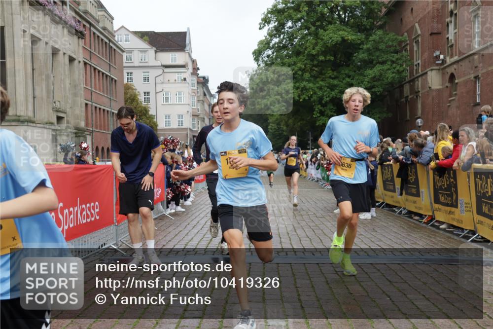 13.09.2026 - Kiel Lauf Yannick Fuchs http://msf.ph/oto/10419326 13.09.2026 09:40:54 Ziel 1630, 1787, 5039, 6299, 8493, 8636, 9578, 9726, 11792, 420, 1081, 2284, 2695, 2847, 3552, 3694, 4987, 6563, 7131, 7239, 7730, 10353, 10971, 11750, 12225, 1593, 3883, 4137, 8389, 9608, 10202, 10299, 10974, 2284, 2546, 3724, 4987, 9734, 10413, 10418, 10825, 10971, 11410 meine-sportfotos.de