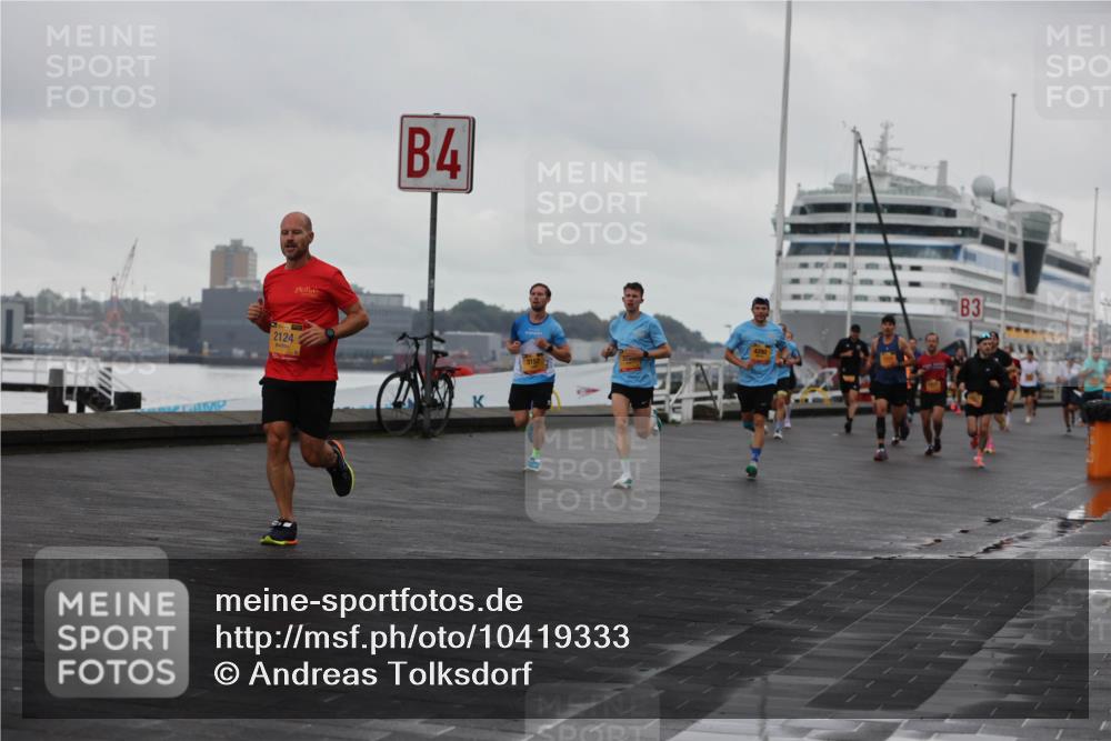 13.09.2026 - Kiel Lauf Andreas Tolksdorf http://msf.ph/oto/10419333 13.09.2026 10:57:23 Kiellinie 2124, 4, 3157, 3 meine-sportfotos.de