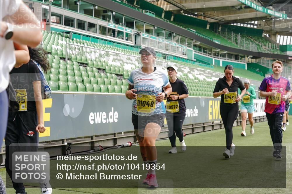 13.09.2026 - 21. swb-Marathon Bremen Michael Burmester http://msf.ph/oto/10419354 13.09.2026 10:43:36 Laufen im Stadion 10002, 10004, 10005, 10148, 10271, 10295, 10303, 10325, 10330, 10335, 10361, 10362, 10395, 10396, 10402, 10459, 10474, 10490, 10491, 10513, 10557, 10572, 10605, 10606, 10629, 10665, 10752, 10756, 10773, 10779, 10784, 10805, 10854, 10880, 10882, 10899, 10900, 10997, 10999, 11026, 11027, 11041, 11078, 11084, 11085, 11090, 11097, 11098, 11140, 11173, 11192, 11217, 11233, 11264, 11274, 11307, 11333, 11337, 11355, 11385, 11408, 11448, 11456, 11461, 11482 meine-sportfotos.de