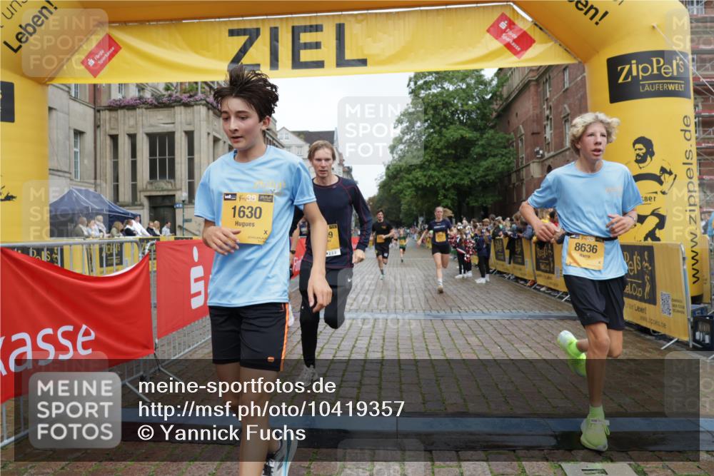 13.09.2026 - Kiel Lauf Yannick Fuchs http://msf.ph/oto/10419357 13.09.2026 09:40:55 Ziel 1630, 1787, 5039, 6299, 8389, 8493, 8636, 9578, 9726, 10202, 11792, 420, 1081, 2284, 2695, 2847, 3552, 3694, 4987, 6563, 7131, 7239, 7730, 10353, 11750, 11792, 12225, 1593, 1966, 3883, 4137, 9608, 10299, 10974, 2284, 3724, 4987, 9734, 10413, 10418, 10825, 10971, 11410 meine-sportfotos.de