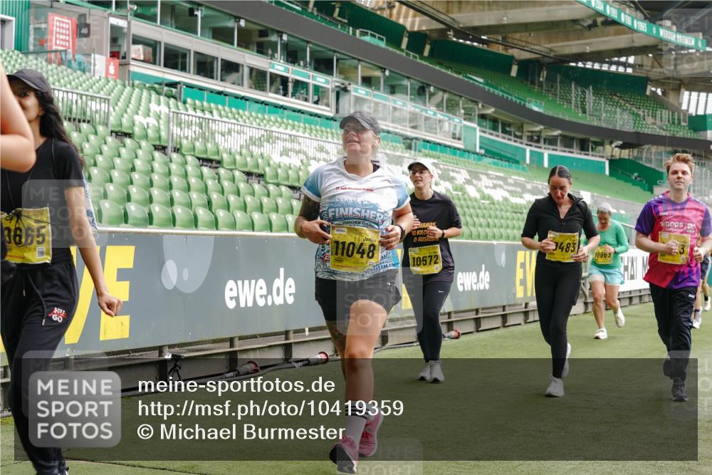 13.09.2026 - 21. swb-Marathon Bremen Michael Burmester http://msf.ph/oto/10419359 13.09.2026 10:43:36 Laufen im Stadion 10002, 10004, 10005, 10148, 10271, 10295, 10303, 10325, 10330, 10335, 10361, 10362, 10395, 10396, 10402, 10459, 10474, 10490, 10491, 10513, 10557, 10572, 10605, 10606, 10629, 10665, 10752, 10756, 10773, 10779, 10784, 10805, 10854, 10880, 10882, 10899, 10900, 10997, 10999, 11026, 11027, 11041, 11078, 11084, 11085, 11090, 11097, 11098, 11140, 11173, 11192, 11217, 11233, 11264, 11274, 11307, 11333, 11337, 11355, 11385, 11408, 11448, 11456, 11461, 11482 meine-sportfotos.de