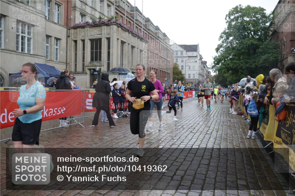 13.09.2026 - Kiel Lauf Yannick Fuchs http://msf.ph/oto/10419362 13.09.2026 10:51:32 Ziel 101, 240, 1804, 1890, 2035, 2393, 2519, 2690, 2803, 3029, 3440, 3751, 3879, 4040, 4613, 4619, 4646, 4939, 5441, 5735, 6177, 6663, 6928, 7043, 7141, 7914, 8373, 9030, 9699, 9951, 9970, 10384, 10440, 10459, 10474, 11079, 12300, 12420, 238, 251, 260, 386, 638, 680, 901, 1442, 1758, 2247, 2672, 2730, 3873, 4106, 4205, 4258, 4259, 4271, 4273, 4745, 5525, 5999, 6293, 6557, 6663, 6865, 6948, 7013, 7469, 8464, 9007, 201, 310, 1754, 2468, 3013, 4084, 5174 meine-sportfotos.de
