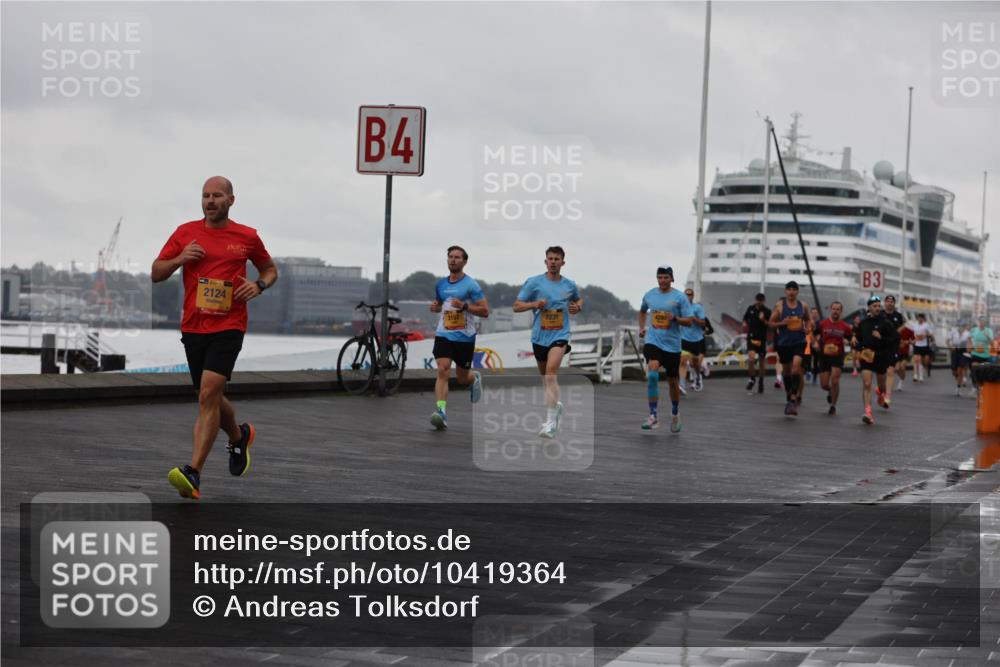 13.09.2026 - Kiel Lauf Andreas Tolksdorf http://msf.ph/oto/10419364 13.09.2026 10:57:23 Kiellinie 2124, 4, 3157, 2231, 3 meine-sportfotos.de