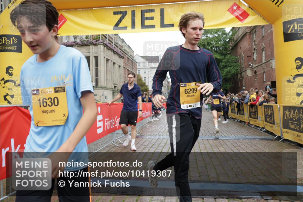 13.09.2026 - Kiel Lauf Yannick Fuchs http://msf.ph/oto/10419367 13.09.2026 09:40:55 Ziel 1630, 1787, 5039, 6299, 8389, 8493, 8636, 9578, 9726, 10202, 11792, 420, 1081, 2284, 2695, 2847, 3552, 3694, 4987, 6563, 7131, 7239, 7730, 10353, 11750, 11792, 12225, 1593, 1966, 3883, 4137, 9608, 10299, 10974, 2284, 3724, 4987, 9734, 10413, 10418, 10825, 10971, 11410 meine-sportfotos.de
