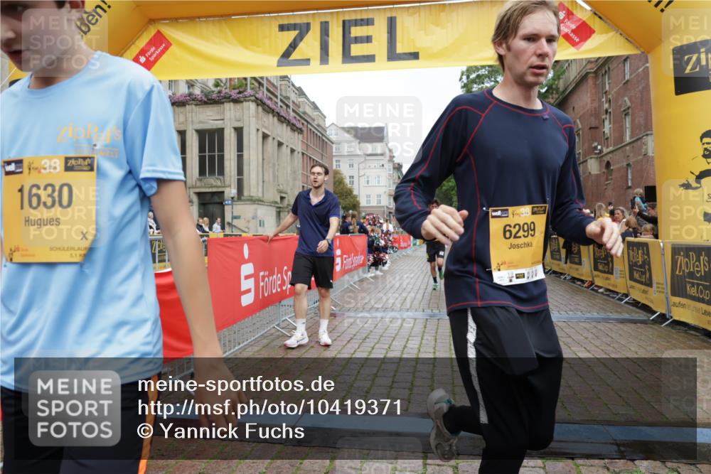 13.09.2026 - Kiel Lauf Yannick Fuchs http://msf.ph/oto/10419371 13.09.2026 09:40:55 Ziel 1630, 1787, 5039, 6299, 8389, 8493, 8636, 9578, 9726, 10202, 11792, 420, 1081, 2284, 2695, 2847, 3552, 3694, 4987, 6563, 7131, 7239, 7730, 10353, 11750, 11792, 12225, 1593, 1966, 3883, 4137, 9608, 10299, 10974, 2284, 3724, 4987, 9734, 10413, 10418, 10825, 10971, 11410 meine-sportfotos.de