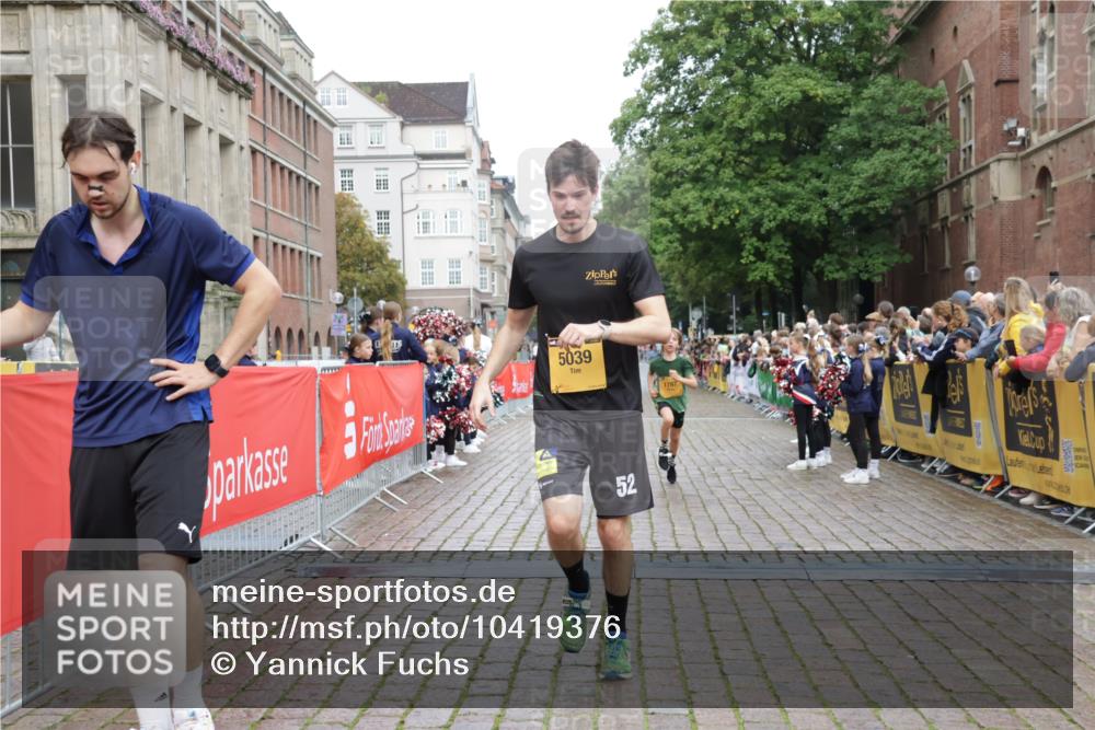 13.09.2026 - Kiel Lauf Yannick Fuchs http://msf.ph/oto/10419376 13.09.2026 09:40:57 Ziel 1630, 1787, 5039, 6299, 8389, 8493, 8636, 9578, 9726, 10202, 420, 1081, 2695, 2847, 3552, 3694, 6563, 7131, 7239, 7730, 10353, 11750, 11792, 12225, 1593, 1966, 3883, 4137, 9608, 10299, 10974, 2284, 2695, 3724, 4987, 9734, 10418, 10971 meine-sportfotos.de