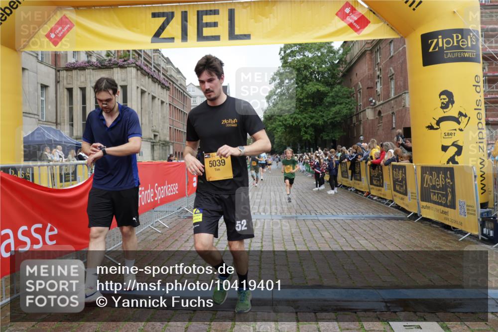 13.09.2026 - Kiel Lauf Yannick Fuchs http://msf.ph/oto/10419401 13.09.2026 09:40:58 Ziel 1630, 1787, 3883, 5039, 6299, 8389, 8493, 8636, 9578, 9726, 10202, 420, 1081, 2695, 2847, 3552, 3694, 6563, 7131, 7239, 7730, 10353, 11750, 11792, 12225, 1593, 1671, 1966, 4137, 9608, 10299, 10974, 11983, 2284, 2695, 3694, 3724, 4987, 9734, 10418, 10971 meine-sportfotos.de