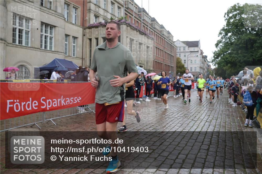 13.09.2026 - Kiel Lauf Yannick Fuchs http://msf.ph/oto/10419403 13.09.2026 10:51:36 Ziel 101, 201, 310, 1754, 1804, 1890, 2035, 2393, 2468, 2519, 2690, 3013, 3440, 4040, 4084, 4613, 4619, 4646, 4939, 5441, 5735, 6177, 6928, 7141, 7740, 7914, 8373, 8625, 8627, 9030, 9699, 9970, 10384, 10440, 10459, 10474, 11079, 12420, 12755, 238, 240, 251, 260, 386, 638, 680, 901, 1758, 2247, 2672, 2730, 2803, 3029, 3751, 3873, 3879, 4106, 4205, 4258, 4259, 4271, 4273, 4745, 5525, 5999, 6293, 6663, 6865, 6948, 7043, 7469, 8464, 9007, 5174 meine-sportfotos.de