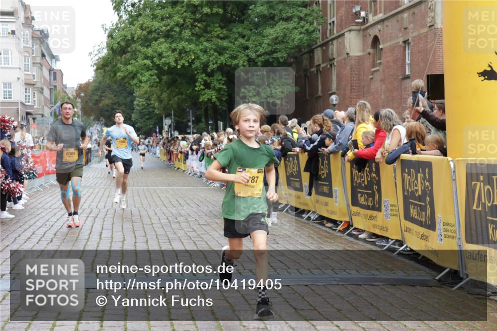 13.09.2026 - Kiel Lauf Yannick Fuchs http://msf.ph/oto/10419405 13.09.2026 09:40:59 Ziel 1630, 1787, 3883, 5039, 6299, 8389, 8493, 8636, 9578, 9726, 10202, 420, 1081, 2695, 2847, 3552, 3694, 6563, 7131, 7239, 7730, 10353, 11750, 11792, 12225, 1593, 1671, 1966, 4137, 9608, 10299, 10974, 11983, 2284, 2695, 3694, 3724, 4987, 9734, 10418, 10971 meine-sportfotos.de