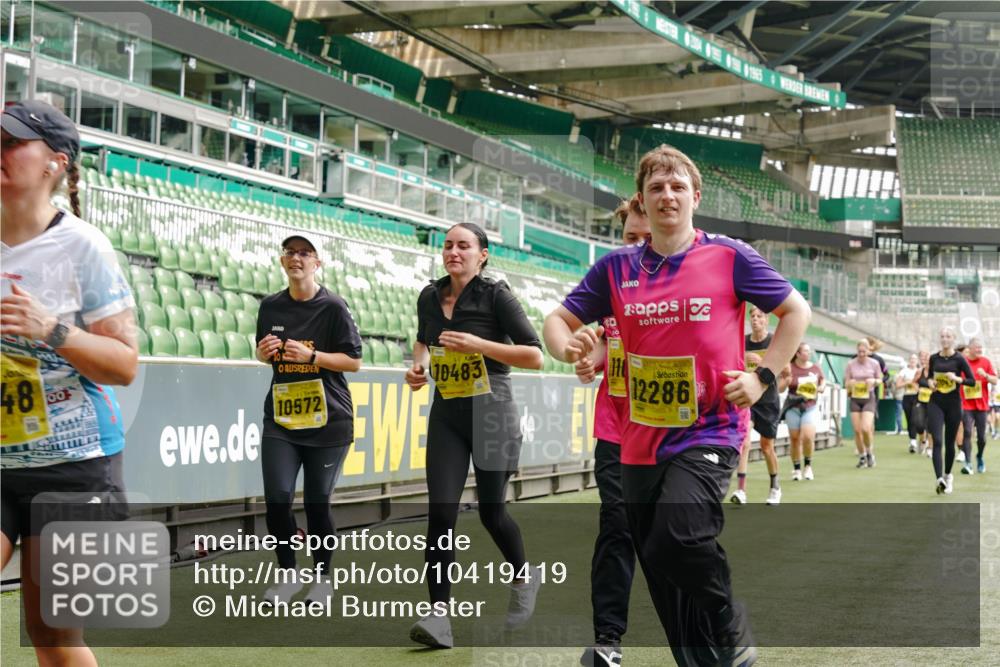 13.09.2026 - 21. swb-Marathon Bremen Michael Burmester http://msf.ph/oto/10419419 13.09.2026 10:43:37 Laufen im Stadion 10002, 10004, 10005, 10148, 10176, 10271, 10295, 10303, 10325, 10330, 10335, 10361, 10362, 10395, 10396, 10402, 10459, 10474, 10490, 10491, 10513, 10557, 10572, 10605, 10606, 10629, 10665, 10752, 10756, 10773, 10779, 10784, 10805, 10854, 10880, 10882, 10899, 10900, 10997, 10999, 11026, 11027, 11041, 11078, 11084, 11085, 11090, 11097, 11098, 11140, 11173, 11192, 11217, 11233, 11264, 11274, 11307, 11333, 11337, 11355, 11385, 11408, 11448, 11456, 11461, 11482 meine-sportfotos.de