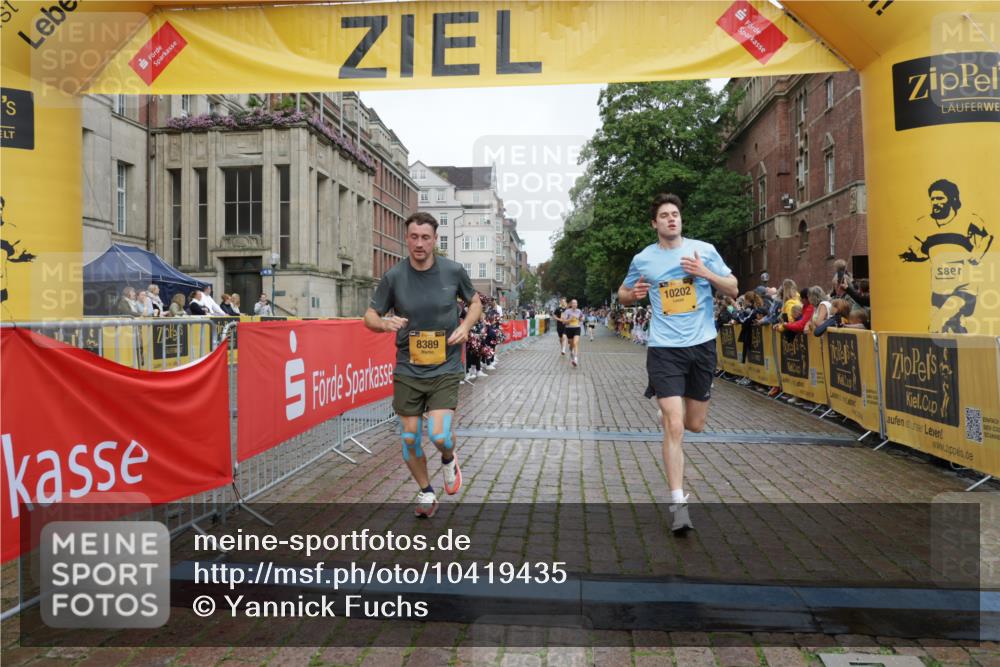 13.09.2026 - Kiel Lauf Yannick Fuchs http://msf.ph/oto/10419435 13.09.2026 09:41:02 Ziel 1593, 1787, 3883, 4137, 5039, 6299, 8389, 8493, 8636, 9726, 10202, 420, 1081, 1630, 2847, 3552, 6299, 6563, 7131, 7239, 7730, 8636, 9578, 10353, 11750, 11792, 12225, 1671, 1966, 9608, 10299, 10974, 11645, 11983, 2284, 2695, 3694, 4987 meine-sportfotos.de