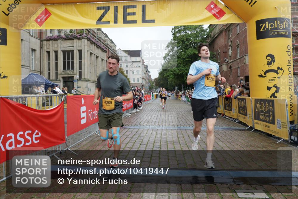 13.09.2026 - Kiel Lauf Yannick Fuchs http://msf.ph/oto/10419447 13.09.2026 09:41:02 Ziel 1593, 1787, 3883, 4137, 5039, 6299, 8389, 8493, 8636, 9726, 10202, 420, 1081, 1630, 2847, 3552, 6299, 6563, 7131, 7239, 7730, 8636, 9578, 10353, 11750, 11792, 12225, 1671, 1966, 9608, 10299, 10974, 11645, 11983, 2284, 2695, 3694, 4987 meine-sportfotos.de