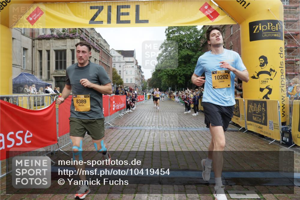 13.09.2026 - Kiel Lauf Yannick Fuchs http://msf.ph/oto/10419454 13.09.2026 09:41:03 Ziel 1593, 1787, 3883, 4137, 5039, 8389, 8493, 9726, 10202, 420, 1081, 1630, 2847, 3552, 6299, 6563, 7131, 7239, 7730, 8636, 9578, 10353, 11750, 11792, 12225, 1671, 1966, 9608, 10299, 10974, 11645, 11983, 1081, 2284, 2695, 2847, 3694 meine-sportfotos.de