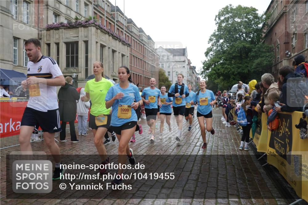 13.09.2026 - Kiel Lauf Yannick Fuchs http://msf.ph/oto/10419455 13.09.2026 10:51:40 Ziel 101, 201, 310, 1231, 1568, 1754, 1804, 1890, 2393, 2468, 2470, 2519, 2690, 2783, 3013, 3440, 4084, 4613, 4646, 4939, 5174, 5441, 6177, 6367, 6928, 7141, 7204, 7740, 8197, 8373, 8625, 8627, 9265, 9970, 10384, 10440, 11079, 11332, 11551, 12135, 12420, 12755, 238, 240, 251, 260, 386, 638, 680, 901, 1758, 2035, 2247, 2672, 2730, 2803, 3029, 3751, 3873, 3879, 4040, 4205, 4258, 4259, 4271, 4619, 5525, 5735, 5999, 6293, 6663, 6865, 6948, 7043, 7914, 8373, 8464, 9007, 9030, 23 meine-sportfotos.de