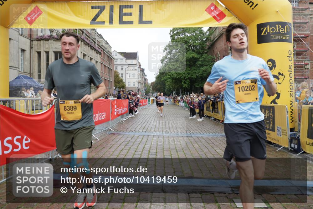 13.09.2026 - Kiel Lauf Yannick Fuchs http://msf.ph/oto/10419459 13.09.2026 09:41:03 Ziel 1593, 1787, 3883, 4137, 5039, 8389, 8493, 9726, 10202, 420, 1081, 1630, 2847, 3552, 6299, 6563, 7131, 7239, 7730, 8636, 9578, 10353, 11750, 11792, 12225, 1671, 1966, 9608, 10299, 10974, 11645, 11983, 1081, 2284, 2695, 2847, 3694 meine-sportfotos.de