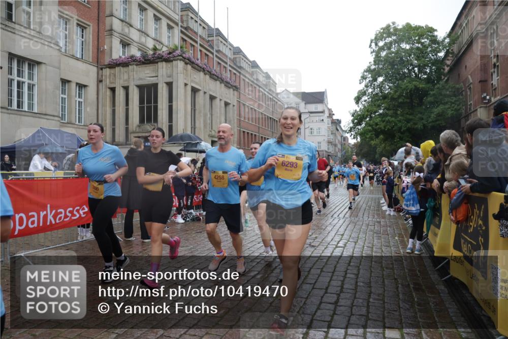 13.09.2026 - Kiel Lauf Yannick Fuchs http://msf.ph/oto/10419470 13.09.2026 10:51:41 Ziel 101, 201, 310, 1231, 1568, 1754, 1804, 1890, 2393, 2468, 2470, 2519, 2566, 2690, 2783, 3013, 3440, 4084, 4613, 4646, 4939, 5174, 5441, 6177, 6367, 6928, 7141, 7204, 7740, 8197, 8625, 8627, 9265, 10384, 10440, 11079, 11332, 11551, 12135, 12387, 12755, 238, 240, 251, 260, 386, 638, 680, 901, 1758, 1804, 2035, 2247, 2672, 2730, 2803, 3029, 3751, 3873, 3879, 4040, 4205, 4258, 4259, 4271, 4619, 4939, 5525, 5735, 5999, 6293, 6663, 6865, 6948, 7043, 7914, 8373, 8464, 9007, 9030, 23 meine-sportfotos.de