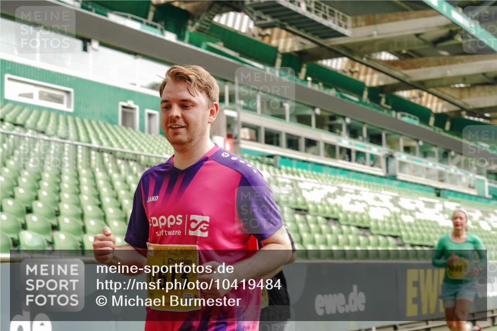13.09.2026 - 21. swb-Marathon Bremen Michael Burmester http://msf.ph/oto/10419484 13.09.2026 10:43:39 Laufen im Stadion 10002, 10004, 10005, 10148, 10176, 10271, 10295, 10303, 10325, 10330, 10335, 10361, 10362, 10395, 10396, 10402, 10459, 10474, 10490, 10491, 10513, 10557, 10572, 10605, 10606, 10629, 10665, 10752, 10756, 10773, 10779, 10784, 10805, 10854, 10880, 10882, 10899, 10900, 10997, 10999, 11026, 11027, 11041, 11078, 11090, 11097, 11098, 11140, 11173, 11192, 11217, 11233, 11264, 11274, 11307, 11333, 11337, 11355, 11385, 11408, 11448, 11456, 11461, 11482, 11943 meine-sportfotos.de