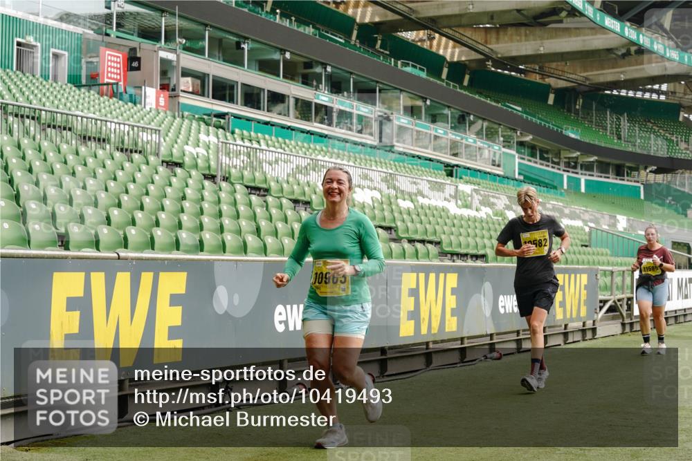 13.09.2026 - 21. swb-Marathon Bremen Michael Burmester http://msf.ph/oto/10419493 13.09.2026 10:43:40 Laufen im Stadion 10002, 10004, 10005, 10148, 10176, 10271, 10295, 10303, 10325, 10330, 10335, 10361, 10362, 10395, 10396, 10402, 10459, 10474, 10490, 10491, 10513, 10557, 10572, 10605, 10606, 10629, 10665, 10752, 10756, 10773, 10779, 10784, 10805, 10854, 10880, 10882, 10899, 10900, 10997, 10999, 11026, 11027, 11041, 11078, 11090, 11097, 11098, 11140, 11173, 11192, 11217, 11233, 11264, 11274, 11307, 11333, 11337, 11355, 11385, 11408, 11448, 11456, 11461, 11482, 11943, 12334 meine-sportfotos.de
