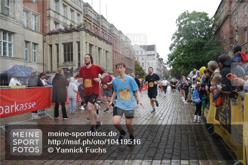 13.09.2026 - Kiel Lauf Yannick Fuchs http://msf.ph/oto/10419516 13.09.2026 10:51:43 Ziel 101, 201, 310, 826, 1231, 1568, 1754, 1890, 2393, 2468, 2470, 2566, 2690, 2783, 3013, 3440, 4084, 4613, 4887, 5174, 5441, 6177, 6287, 6367, 7141, 7204, 7740, 8108, 8197, 8625, 8627, 9265, 10345, 10384, 10440, 11079, 11332, 11551, 12135, 12387, 12755, 238, 240, 251, 260, 680, 901, 1758, 1804, 2035, 2247, 2519, 2672, 2690, 2803, 3029, 3751, 3873, 3879, 4040, 4205, 4271, 4619, 4646, 4939, 5525, 5735, 6663, 6865, 6928, 6948, 7043, 7914, 8373, 8464, 9007, 9030, 23 meine-sportfotos.de