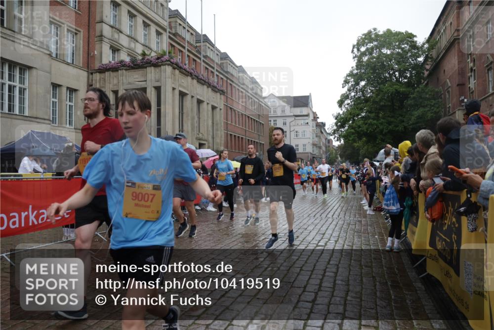 13.09.2026 - Kiel Lauf Yannick Fuchs http://msf.ph/oto/10419519 13.09.2026 10:51:43 Ziel 101, 201, 310, 826, 1231, 1568, 1754, 1890, 2393, 2468, 2470, 2566, 2690, 2783, 3013, 3440, 4084, 4613, 4887, 5174, 5441, 6177, 6287, 6367, 7141, 7204, 7740, 8108, 8197, 8625, 8627, 9265, 10345, 10384, 10440, 11079, 11332, 11551, 12135, 12387, 12755, 238, 240, 251, 260, 680, 901, 1758, 1804, 2035, 2247, 2519, 2672, 2690, 2803, 3029, 3751, 3873, 3879, 4040, 4205, 4271, 4619, 4646, 4939, 5525, 5735, 6663, 6865, 6928, 6948, 7043, 7914, 8373, 8464, 9007, 9030, 23 meine-sportfotos.de