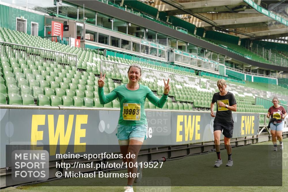 13.09.2026 - 21. swb-Marathon Bremen Michael Burmester http://msf.ph/oto/10419527 13.09.2026 10:43:40 Laufen im Stadion 10002, 10004, 10005, 10148, 10176, 10271, 10295, 10303, 10325, 10330, 10335, 10361, 10362, 10395, 10396, 10402, 10459, 10474, 10490, 10491, 10513, 10557, 10572, 10605, 10606, 10629, 10665, 10752, 10756, 10773, 10779, 10784, 10805, 10854, 10880, 10882, 10899, 10900, 10997, 10999, 11026, 11027, 11041, 11078, 11090, 11097, 11098, 11140, 11173, 11192, 11217, 11233, 11264, 11274, 11307, 11333, 11337, 11355, 11385, 11408, 11448, 11456, 11461, 11482, 11943, 12334 meine-sportfotos.de
