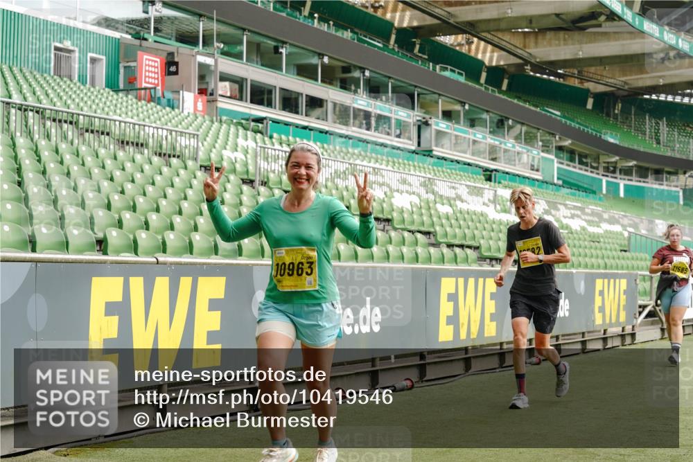 13.09.2026 - 21. swb-Marathon Bremen Michael Burmester http://msf.ph/oto/10419546 13.09.2026 10:43:40 Laufen im Stadion 10002, 10004, 10005, 10148, 10176, 10271, 10295, 10303, 10325, 10330, 10335, 10361, 10362, 10395, 10396, 10402, 10459, 10474, 10490, 10491, 10513, 10557, 10572, 10605, 10606, 10629, 10665, 10752, 10756, 10773, 10779, 10784, 10805, 10854, 10880, 10882, 10899, 10900, 10997, 10999, 11026, 11027, 11041, 11078, 11090, 11097, 11098, 11140, 11173, 11192, 11217, 11233, 11264, 11274, 11307, 11333, 11337, 11355, 11385, 11408, 11448, 11456, 11461, 11482, 11943, 12334 meine-sportfotos.de