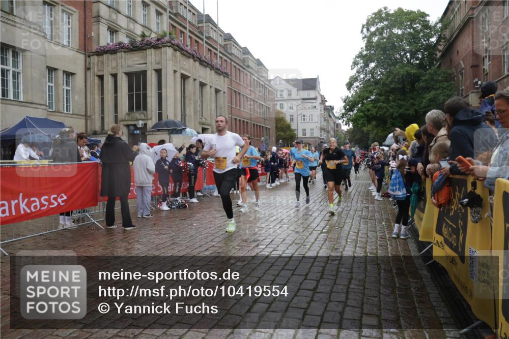 13.09.2026 - Kiel Lauf Yannick Fuchs http://msf.ph/oto/10419554 13.09.2026 10:51:47 Ziel 201, 310, 826, 1231, 1568, 1600, 1754, 2393, 2404, 2468, 2470, 2566, 2783, 3013, 3956, 4084, 4175, 4476, 4887, 5174, 5866, 6287, 6367, 7141, 7204, 7740, 8108, 8197, 8625, 8627, 9265, 10241, 10345, 11332, 11551, 12135, 12387, 12755, 101, 238, 240, 251, 260, 680, 901, 1804, 1890, 2035, 2393, 2519, 2672, 2690, 2803, 3029, 3440, 3751, 3879, 4040, 4205, 4271, 4613, 4619, 4646, 4939, 5441, 5525, 5735, 6177, 6663, 6865, 6928, 6948, 7043, 7914, 8373, 9030, 23 meine-sportfotos.de