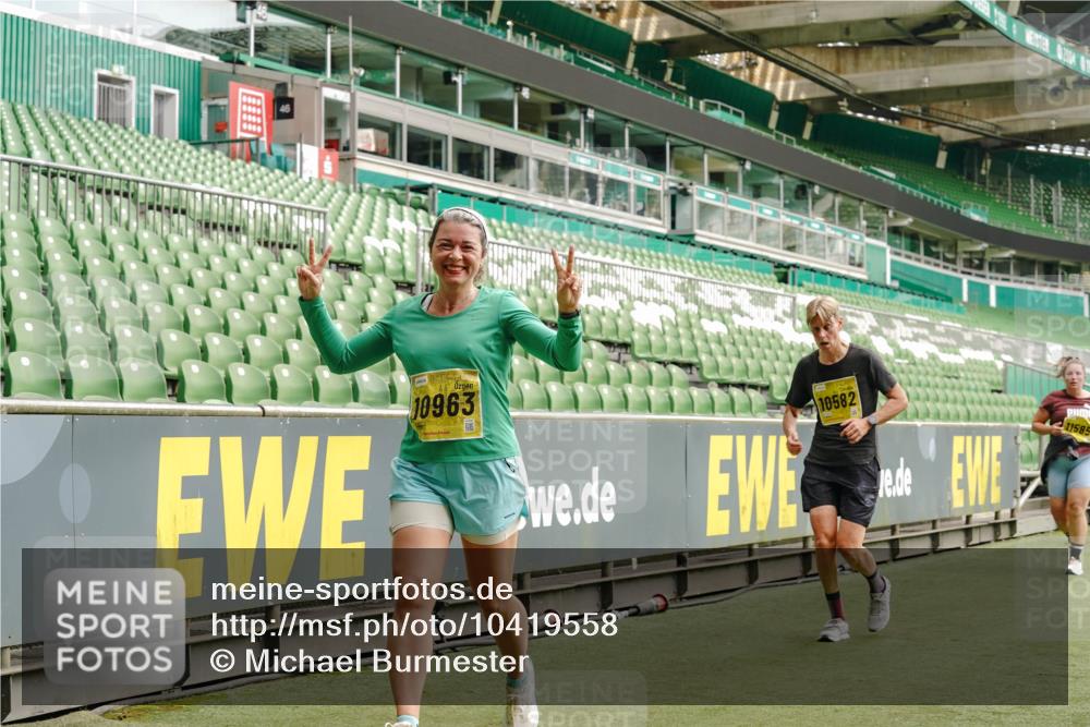 13.09.2026 - 21. swb-Marathon Bremen Michael Burmester http://msf.ph/oto/10419558 13.09.2026 10:43:40 Laufen im Stadion 10002, 10004, 10005, 10148, 10176, 10271, 10295, 10303, 10325, 10330, 10335, 10361, 10362, 10395, 10396, 10402, 10459, 10474, 10490, 10491, 10513, 10557, 10572, 10605, 10606, 10629, 10665, 10752, 10756, 10773, 10779, 10784, 10805, 10854, 10880, 10882, 10899, 10900, 10997, 10999, 11026, 11027, 11041, 11078, 11090, 11097, 11098, 11140, 11173, 11192, 11217, 11233, 11264, 11274, 11307, 11333, 11337, 11355, 11385, 11408, 11448, 11456, 11461, 11482, 11943, 12334 meine-sportfotos.de