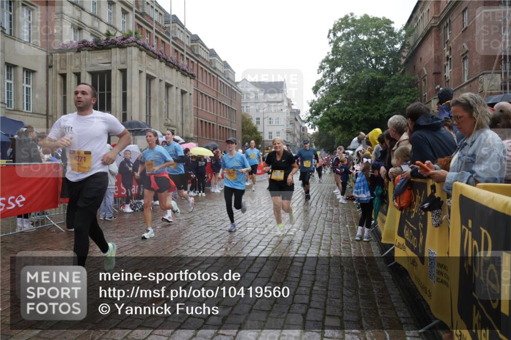 13.09.2026 - Kiel Lauf Yannick Fuchs http://msf.ph/oto/10419560 13.09.2026 10:51:47 Ziel 201, 310, 826, 1231, 1568, 1600, 1754, 2393, 2404, 2468, 2470, 2566, 2783, 3013, 3956, 4084, 4175, 4476, 4887, 5174, 5866, 6287, 6367, 7141, 7204, 7740, 8108, 8197, 8625, 8627, 9265, 10241, 10345, 11332, 11551, 12135, 12387, 12755, 101, 238, 240, 251, 260, 680, 901, 1804, 1890, 2035, 2393, 2519, 2672, 2690, 2803, 3029, 3440, 3751, 3879, 4040, 4205, 4271, 4613, 4619, 4646, 4939, 5441, 5525, 5735, 6177, 6663, 6865, 6928, 6948, 7043, 7914, 8373, 9030, 23 meine-sportfotos.de