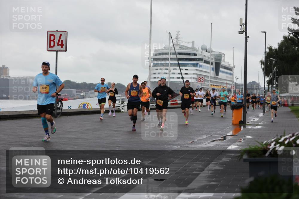 13.09.2026 - Kiel Lauf Andreas Tolksdorf http://msf.ph/oto/10419562 13.09.2026 10:57:26 Kiellinie 4280, 4, 2809, 11418, 32534, 3 meine-sportfotos.de